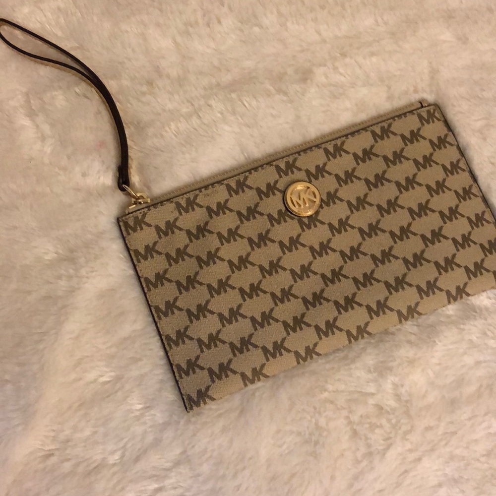 Michael Kors Signature wristlet